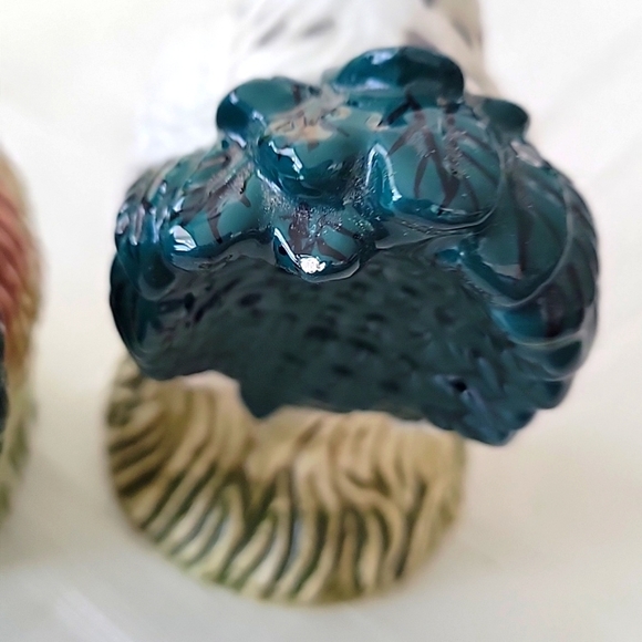 Set of Rooster Chicken Salt and Pepper Shakers Porcelain Unbranded 4" x 3.5" - Picture 4 of 7